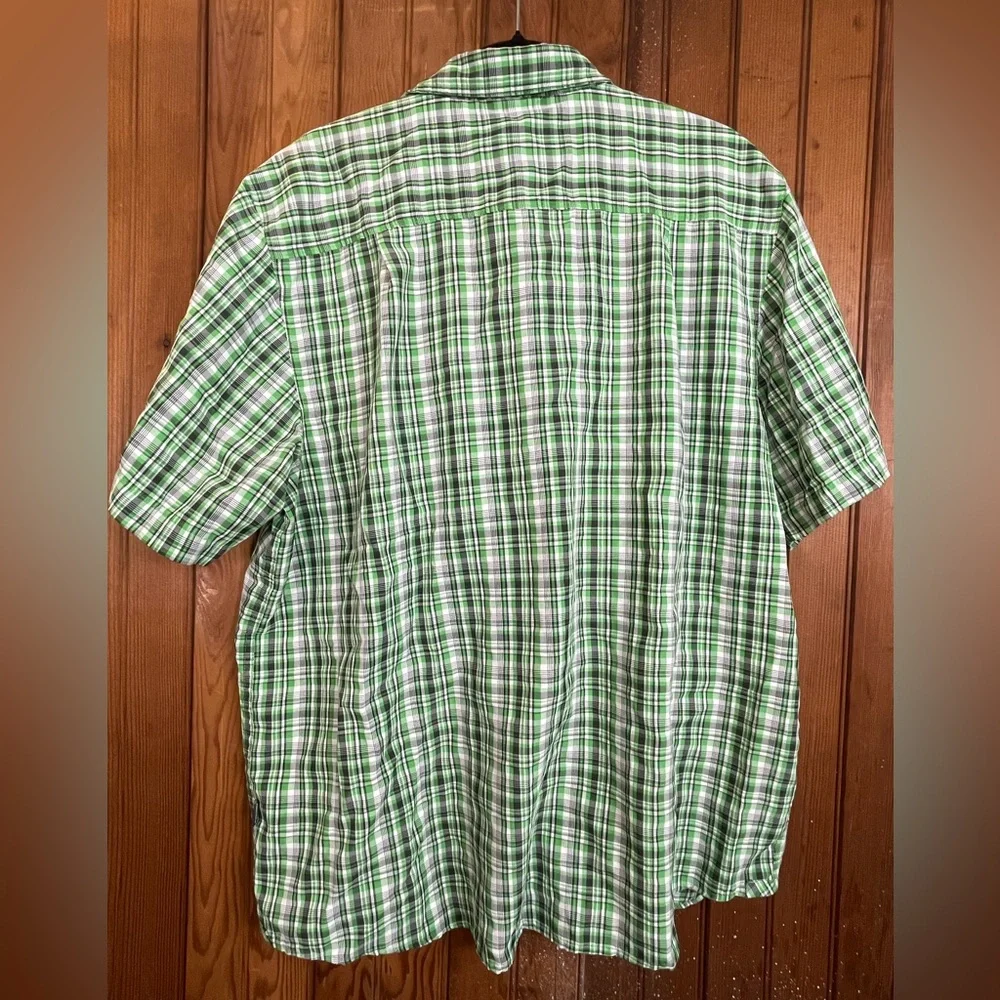 ⭐️The North Face short sleeved shirt. Size XL
